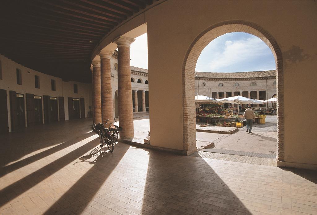 Al Foro Annonario Acomodação com café da manhã Senigália Exterior foto